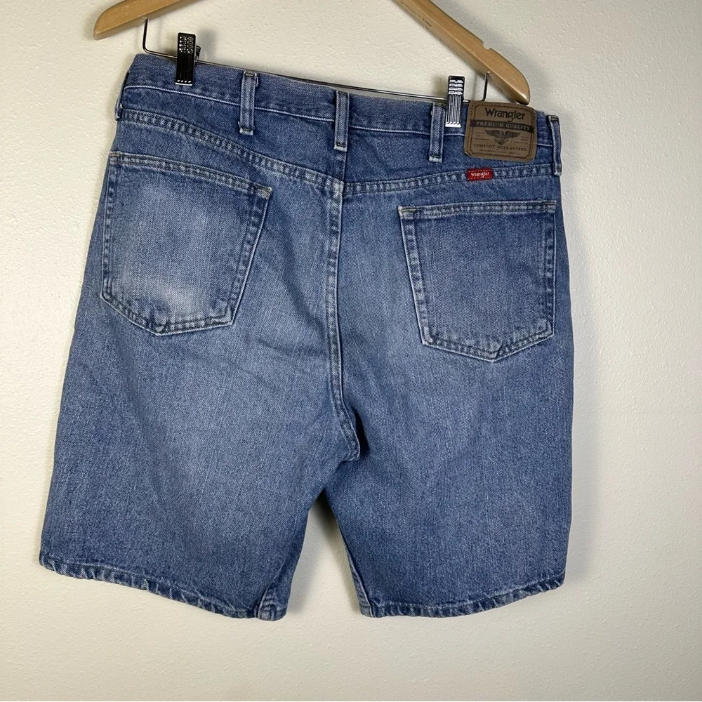 Vintage Y2K WRANGLER Men's 36 Regular Classic Blue Denim Men's Jean Shorts